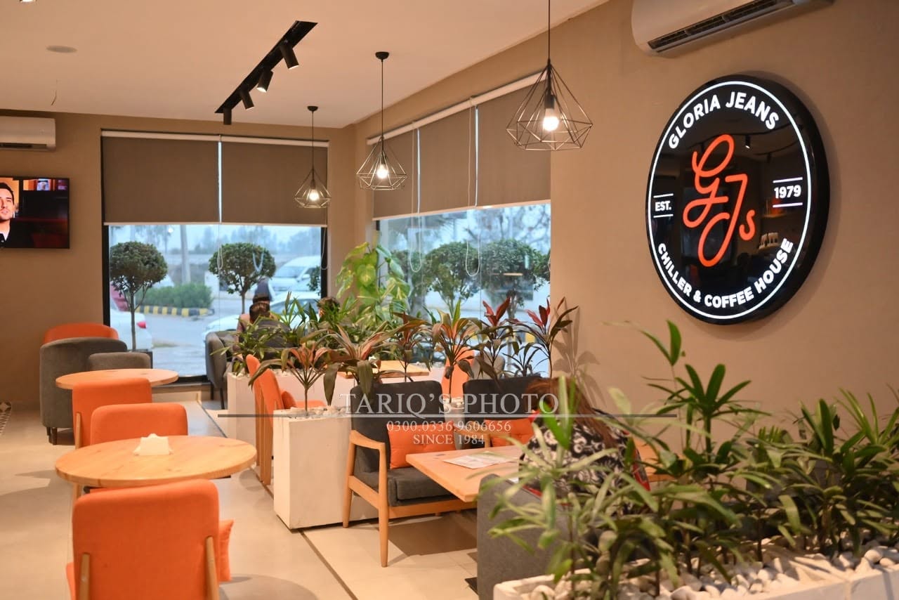 Gloria Jean's Cafe interior